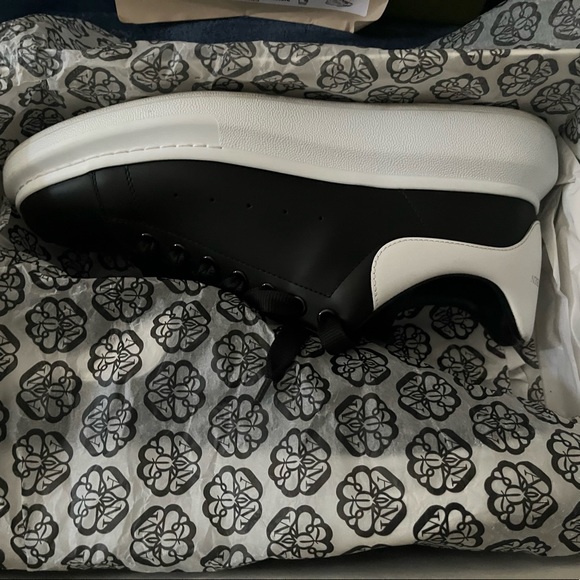 Alexander McQueen oversized shoe sz 45E (12 US) only worn once - Picture 5 of 6